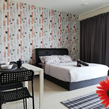 Peanut Butter Homestay - Trefoil Setia Alam Shah Alam Esterno foto