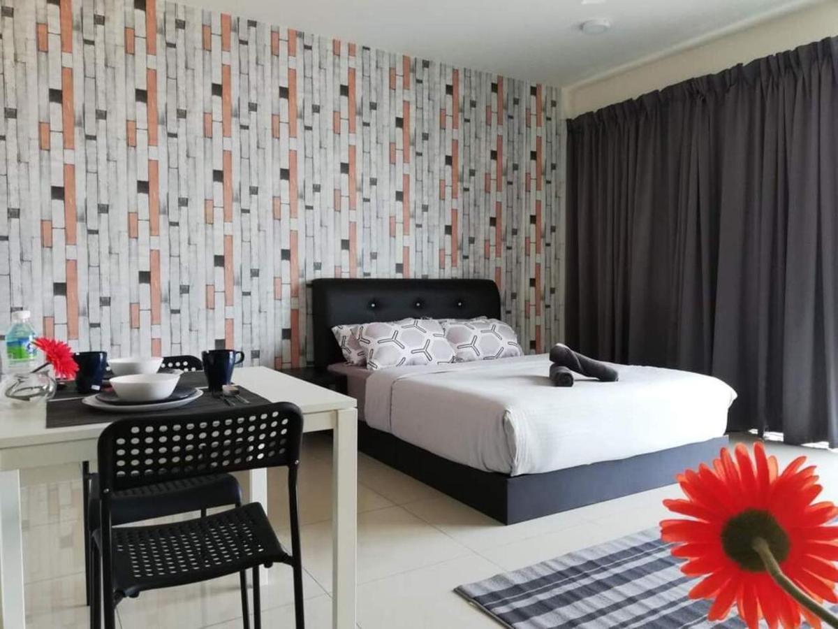 Peanut Butter Homestay - Trefoil Setia Alam Shah Alam Esterno foto