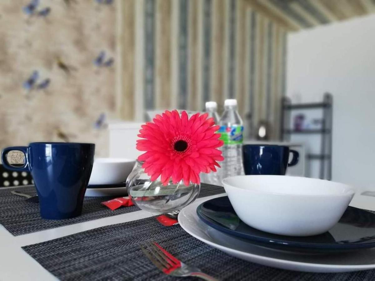 Peanut Butter Homestay - Trefoil Setia Alam Shah Alam Esterno foto